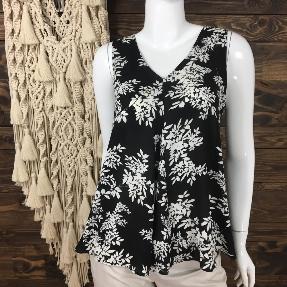 Vince Camuto | Single Pleated‎ Swing Blouse
